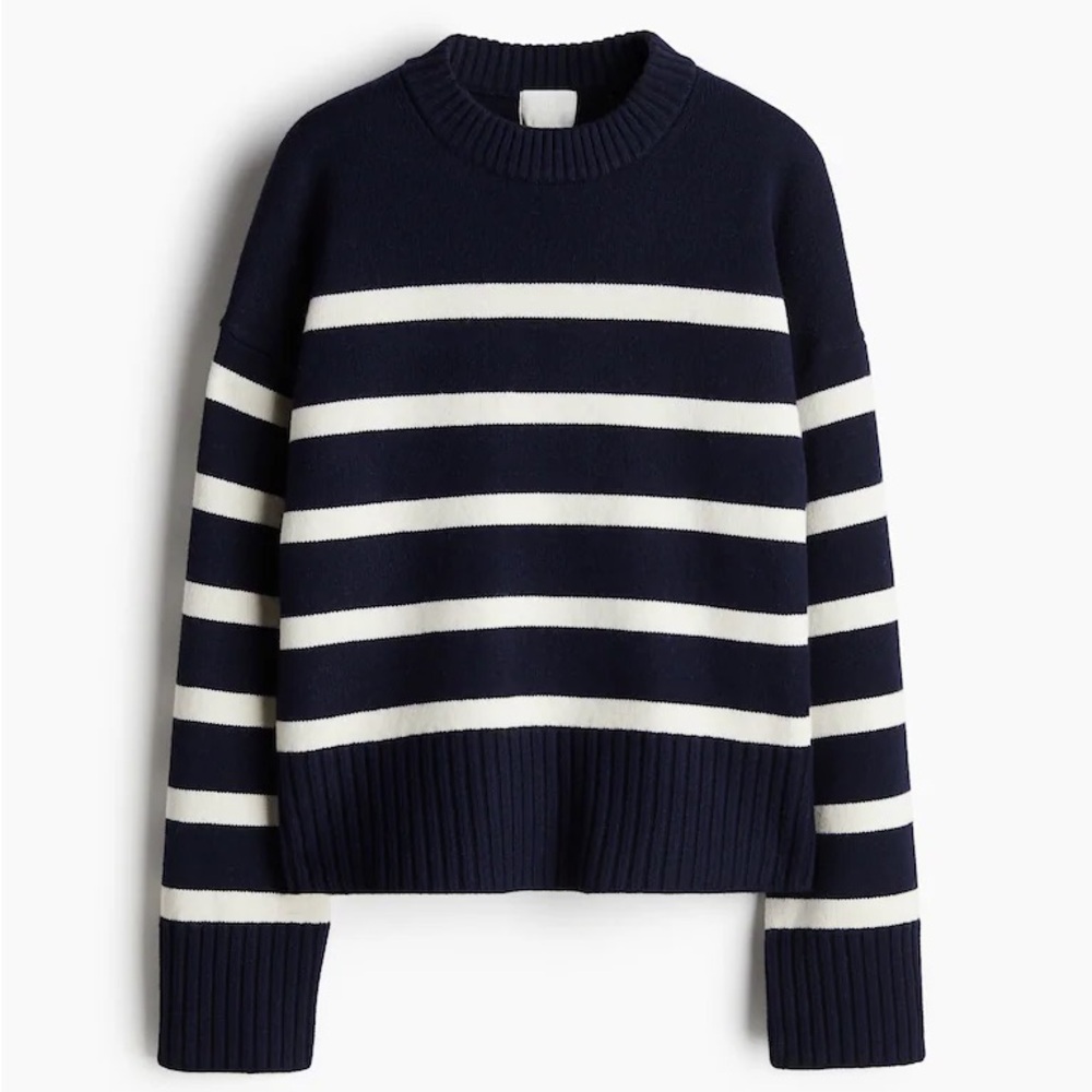 LIKE NEW 🆕!! Navy Striped FINE-KNIT SWEATER